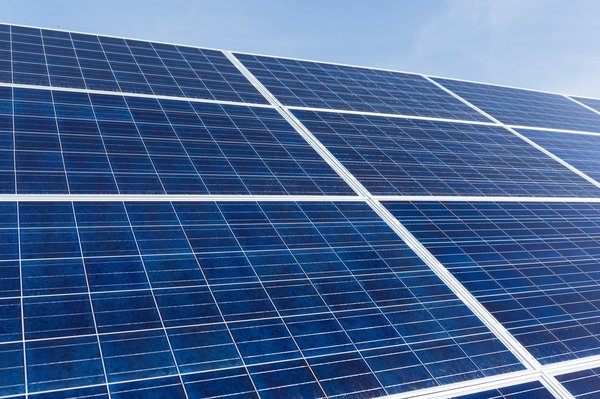 Économisez sur votre énergie : guide d'achat des panneaux solaires